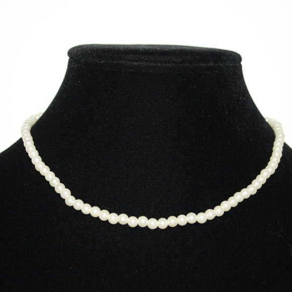 Dainty white pearl necklace 15"